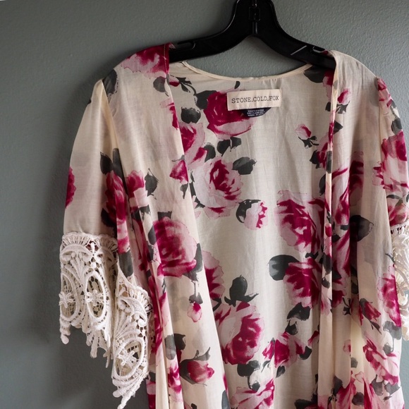 Stone Cold Fox Garden Robe - Picture 2 of 7